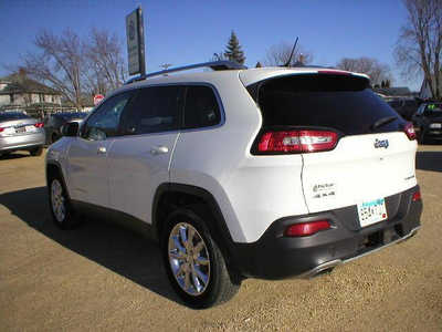 2015 Jeep Cherokee, $11600. Photo 5