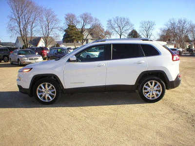 2015 Jeep Cherokee, $11600. Photo 6