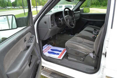 2003 Chevrolet 2500 Crew Cab, $17488. Photo 10