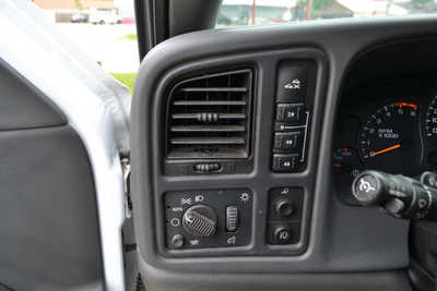 2003 Chevrolet 2500 Crew Cab, $17488. Photo 11