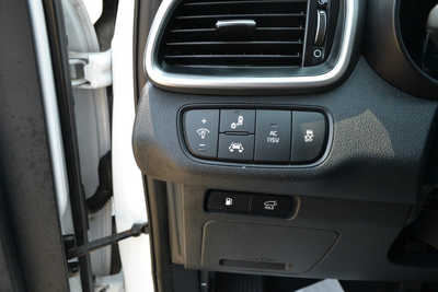 2019 Kia Sorento, $17988. Photo 12