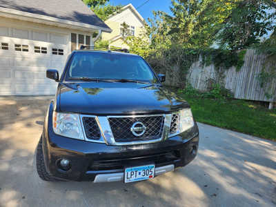 2011 Nissan Pathfinder, $4700. Photo 2