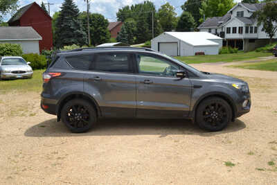 2017 Ford Escape, $7488. Photo 2