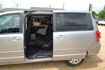 2016 Dodge Grand Caravan, $7997. Photo 10