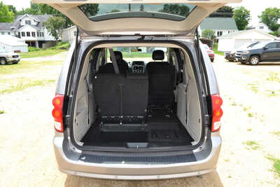 2016 Dodge Grand Caravan, $7997. Photo 12