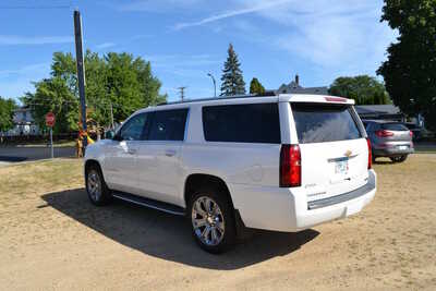 2018 Chevrolet Suburban, $24988. Photo 5