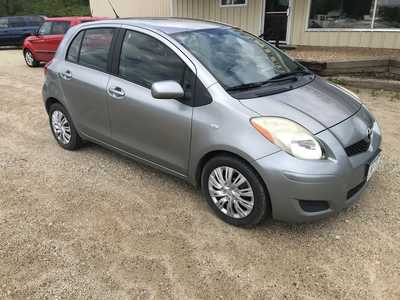 2010 Toyota Yaris, $3400. Photo 3
