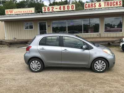 2010 Toyota Yaris, $3400. Photo 4