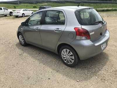 2010 Toyota Yaris, $3400. Photo 6