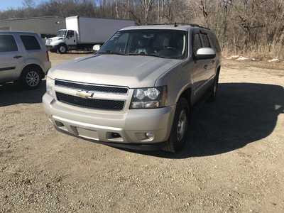 2009 Chevrolet Suburban, $4999. Photo 2