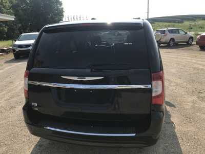 2015 Chrysler Town & Country, $4999. Photo 5