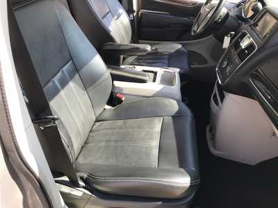 2013 Chrysler Town & Country, $4500. Photo 6