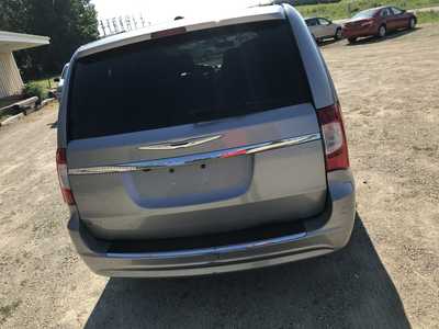 2013 Chrysler Town & Country, $4500. Photo 7