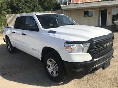 2019 RAM 1500 Crew Cab, $17700. Photo 3