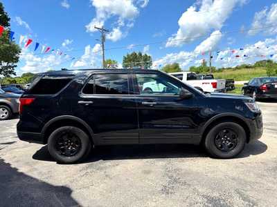 2016 Ford Explorer, $9995. Photo 4