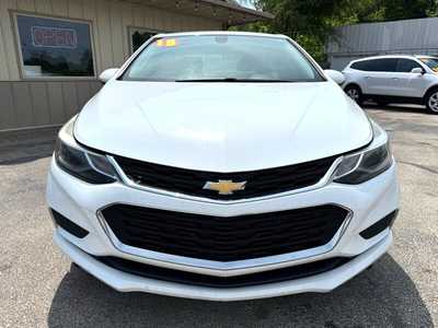 2018 Chevrolet Cruze, $6987. Photo 2