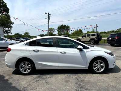 2018 Chevrolet Cruze, $6987. Photo 4