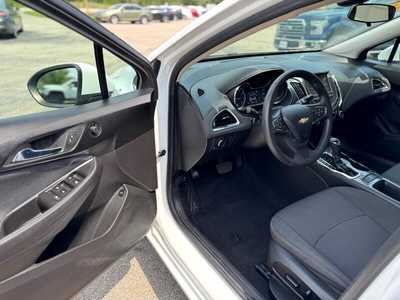 2018 Chevrolet Cruze, $6987. Photo 9