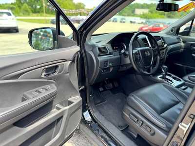 2017 Honda Ridgeline, $17995. Photo 9