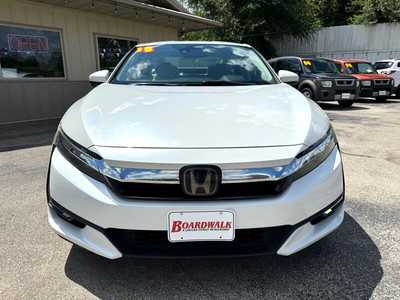 2018 Honda Clarity, $12476. Photo 2