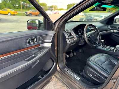 2016 Ford Explorer, $14478. Photo 9
