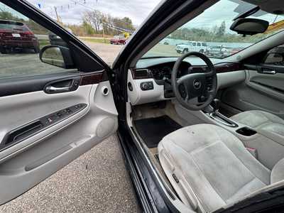 2015 Chevrolet Impala, $3995. Photo 9
