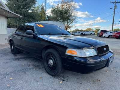 2010 Ford Crown Victoria, $4995. Photo 3