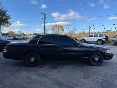 2010 Ford Crown Victoria, $4995. Photo 4