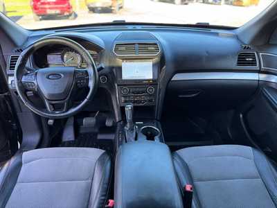 2017 Ford Explorer, $11972. Photo 11
