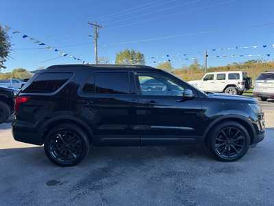 2017 Ford Explorer, $11972. Photo 4