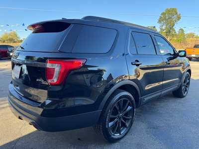 2017 Ford Explorer, $11972. Photo 5