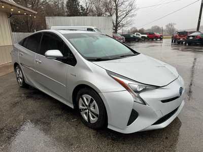 2016 Toyota Prius, $8989. Photo 3