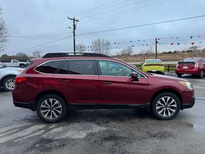 2015 Subaru Outback, $6657. Photo 4