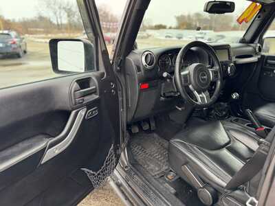 2014 Jeep Wrangler Unlimited, $11500. Photo 9