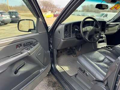 2003 Chevrolet Avalanche, $9995. Photo 9