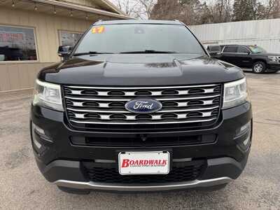 2017 Ford Explorer, $10989. Photo 2