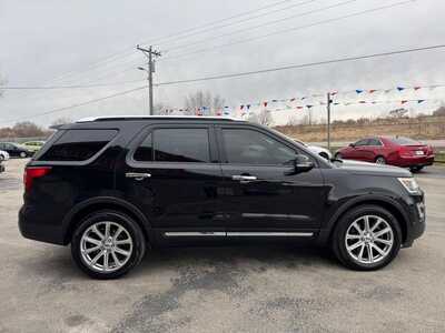 2017 Ford Explorer, $10989. Photo 4