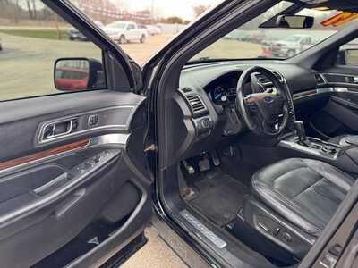 2017 Ford Explorer, $10989. Photo 9