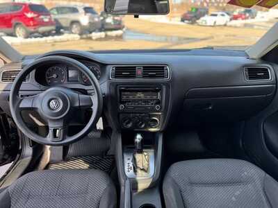 2013 Volkswagen Jetta, $4685. Photo 11
