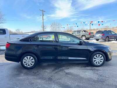2013 Volkswagen Jetta, $4685. Photo 4