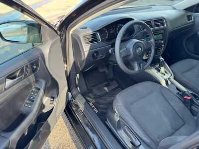 2013 Volkswagen Jetta, $4685. Photo 9