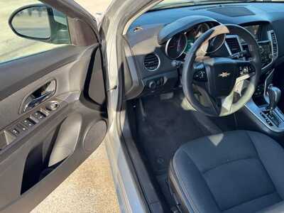 2016 Chevrolet Cruze, $6480. Photo 9