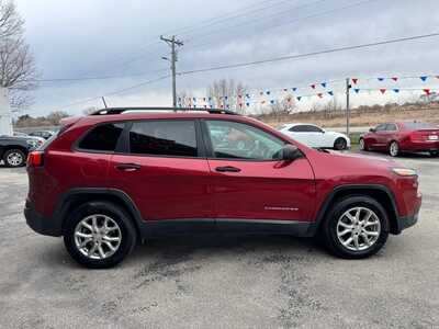 2017 Jeep Cherokee, $7880. Photo 4