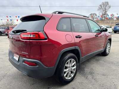2017 Jeep Cherokee, $7880. Photo 5
