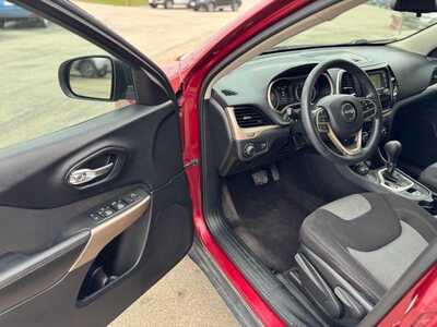 2017 Jeep Cherokee, $7880. Photo 9