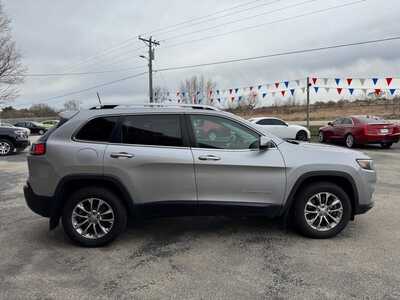 2019 Jeep Cherokee, $5500. Photo 4