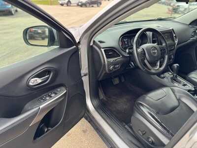 2019 Jeep Cherokee, $5500. Photo 9