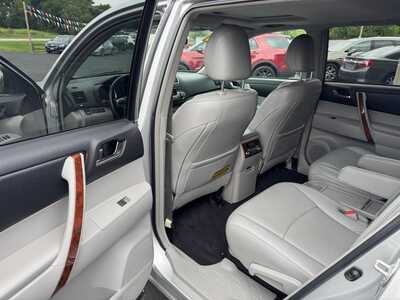 2011 Toyota Highlander, $8995. Photo 10