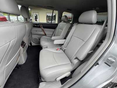 2011 Toyota Highlander, $8995. Photo 11