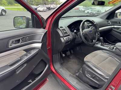 2017 Ford Explorer, $10995. Photo 9